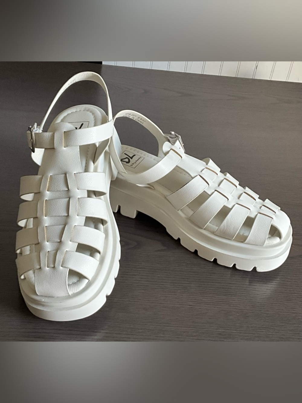 DIRTY LAUNDRY WOMEN'S KINGMAN GLADIATOR SANDALS BONE SMOOTH SIZE 6.5/37